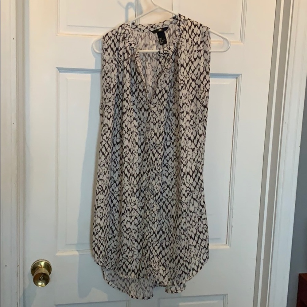 Extra long tank, great with legging
